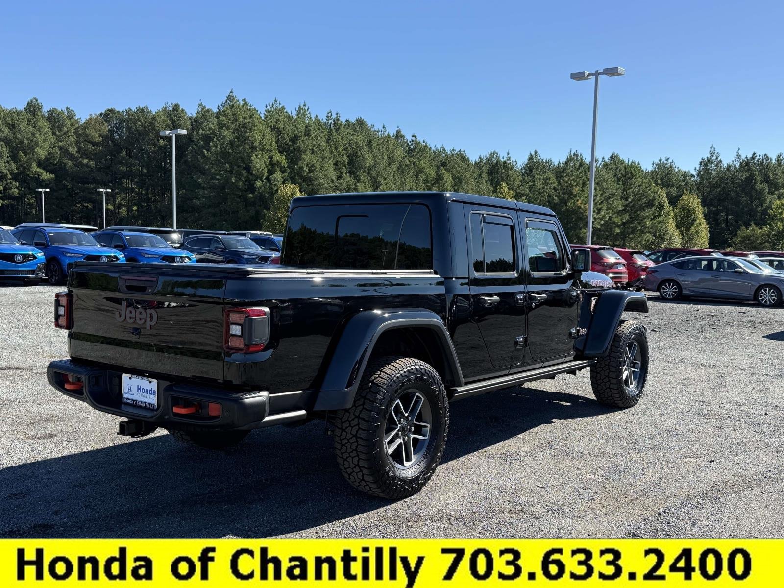 Used 2025 Jeep Gladiator Mojave AWD/4WD image 2