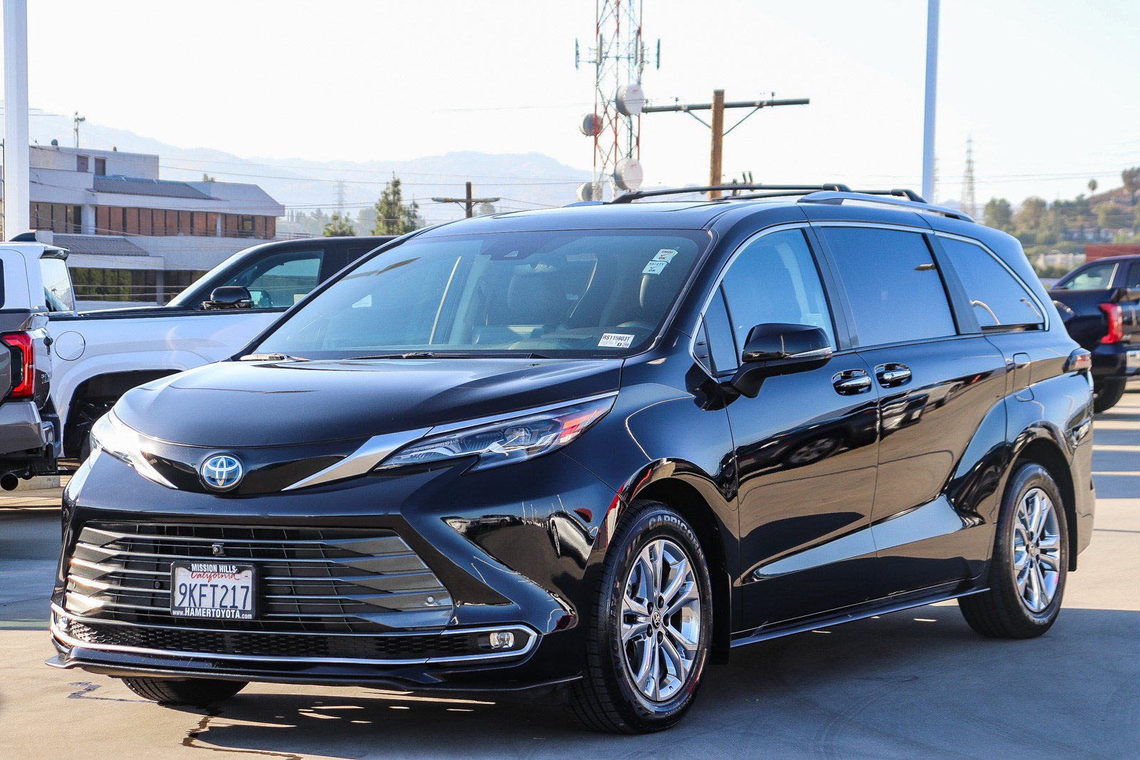 Certified 2024 Toyota Sienna Platinum AWD/4WD image 3