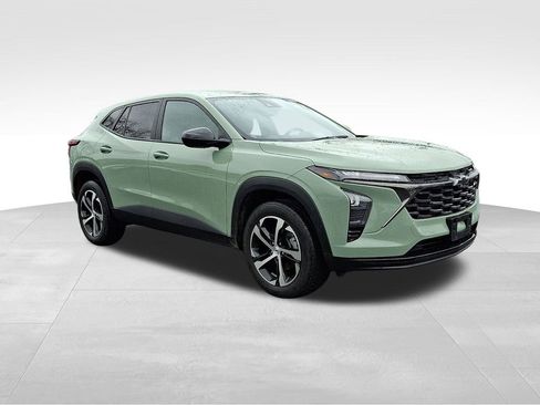 Used 2024 Chevrolet Trax RS image 1