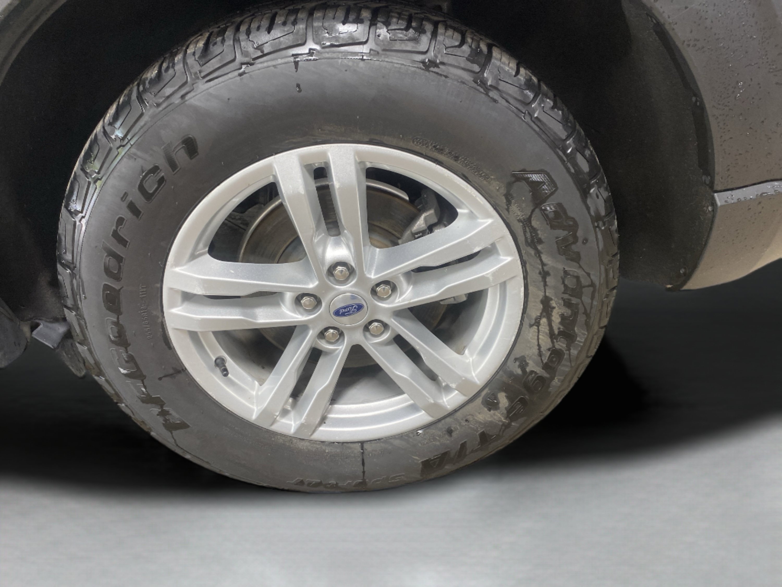 Used 2023 Ford Explorer XLT AWD/4WD image 9