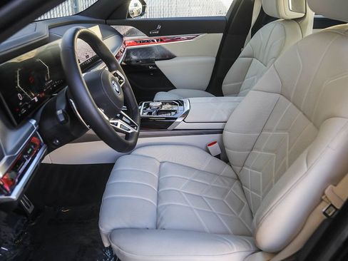 Used 2025 BMW 750e xDrive w/ Premium Package AWD/4WD image 14