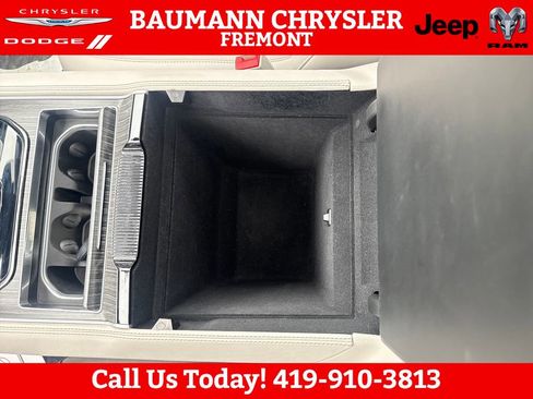 Used 2024 Jeep Wagoneer Series III w/ Premium Group I AWD/4WD image 26