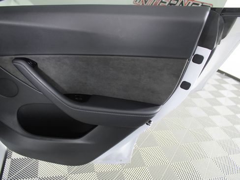 Used 2020 Tesla Model Y Long Range image 43