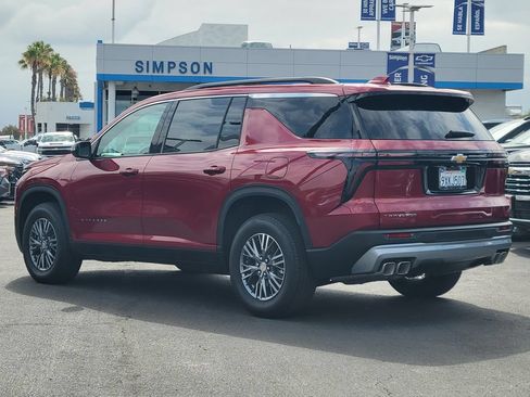 Used 2026 Chevrolet Traverse LT FWD image 2