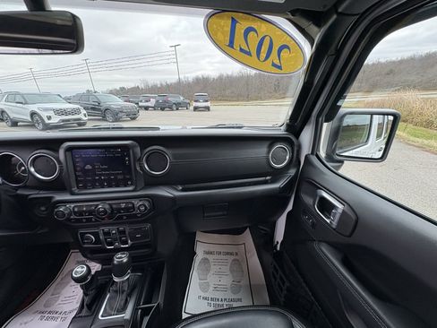 Used 2021 Jeep Wrangler Unlimited Sahara AWD/4WD image 29