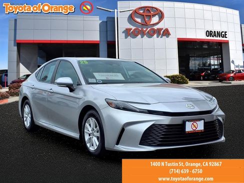 Used 2025 Toyota Camry LE FWD image 1