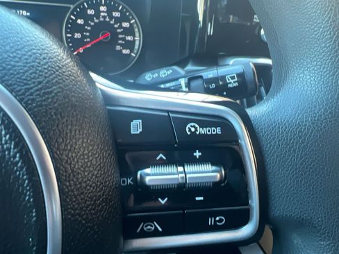 Used 2023 Kia Sorento LX image 23
