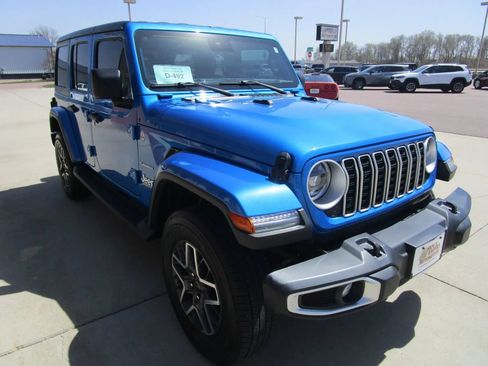 Used 2024 Jeep Wrangler Unlimited Sahara AWD/4WD image 5