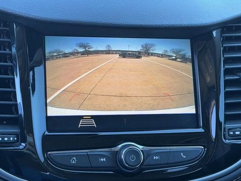 Used 2022 Chevrolet Trax LT w/ LT Convenience Package image 17