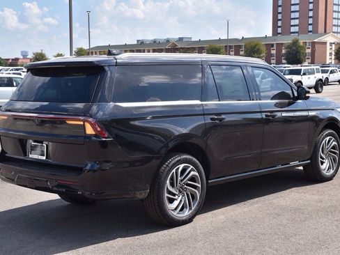 New 2025 Lincoln Navigator L Reserve image 6