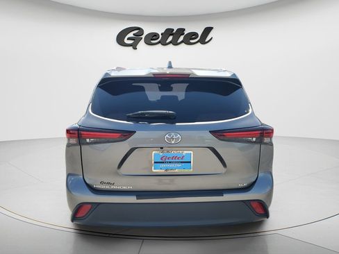 Used 2025 Toyota Highlander XLE FWD image 6