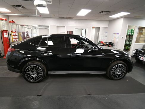 Used 2025 Mercedes-Benz GLC 300 4MATIC image 9