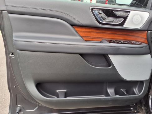 Used 2024 Lincoln Navigator Reserve image 11