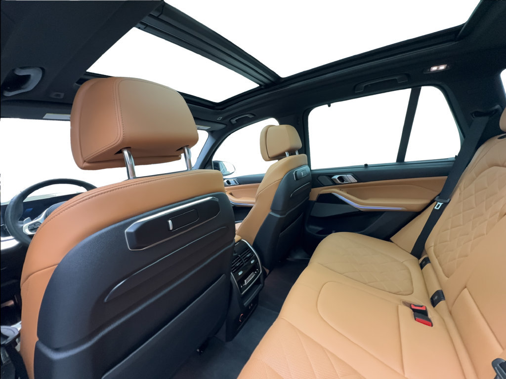 Used 2025 BMW X5 M60i AWD/4WD image 27