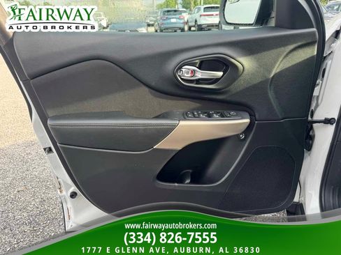 Used 2017 Jeep Cherokee Sport FWD image 26