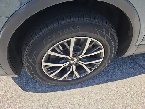 Used 2019 Volkswagen Tiguan SE w/ Panoramic Sunroof Package AWD/4WD image 9