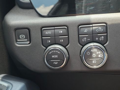 Used 2023 Chevrolet Silverado 1500 High Country AWD/4WD image 23