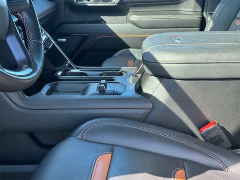 Certified 2025 GMC Sierra 2500 AT4 w/ AT4 Premium Plus Package image 11