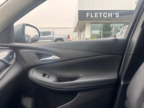Used 2021 Buick Encore GX Essence AWD/4WD image 12