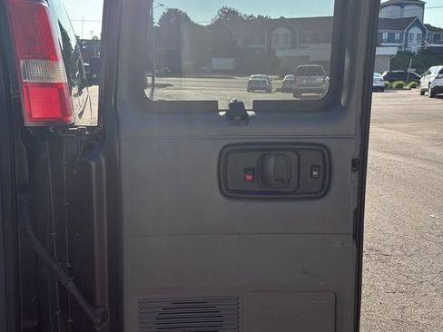 Used 2017 Chevrolet Express 3500 LS RWD image 12