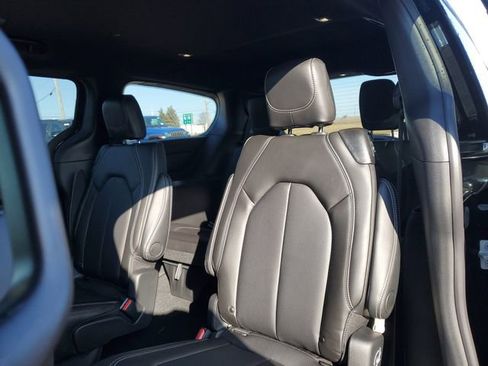 New 2026 Chrysler Pacifica Select image 26