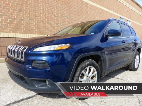 Used 2018 Jeep Cherokee Latitude Plus w/ Comfort/Convenience Group image 1