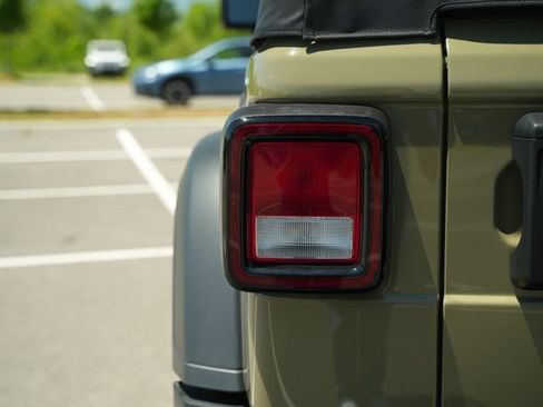 Used 2025 Jeep Wrangler Sport AWD/4WD image 35