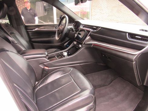 Used 2022 Jeep Grand Cherokee Overland AWD/4WD image 34