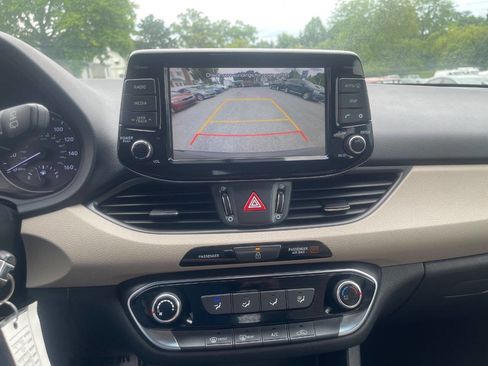 Used 2018 Hyundai Elantra GT FWD image 17