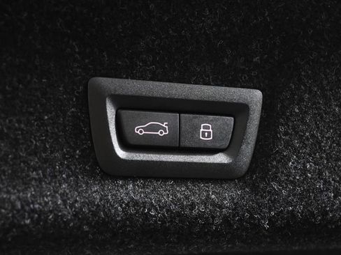 New 2026 BMW 330i xDrive Sedan w/ Convenience Package image 38