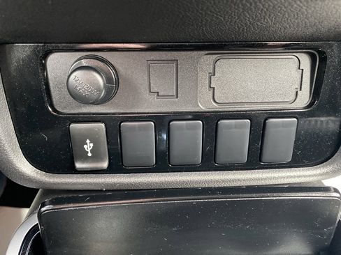 Used 2019 Mitsubishi Outlander ES image 27