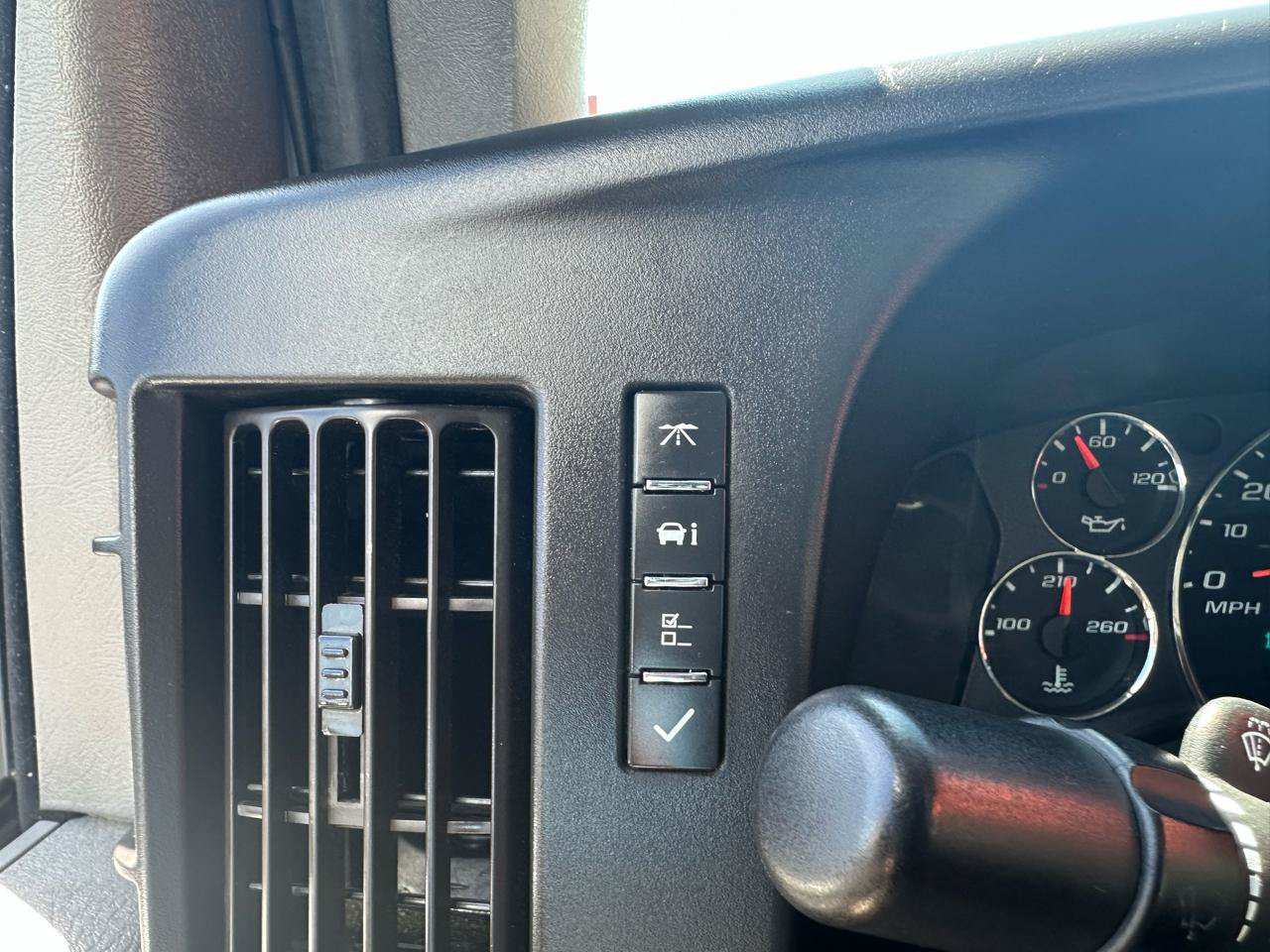 Used 2021 GMC Savana 3500 Extended w/ Power Convenience Package RWD image 15