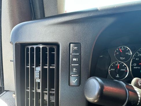 Used 2021 GMC Savana 3500 Extended w/ Power Convenience Package RWD image 15