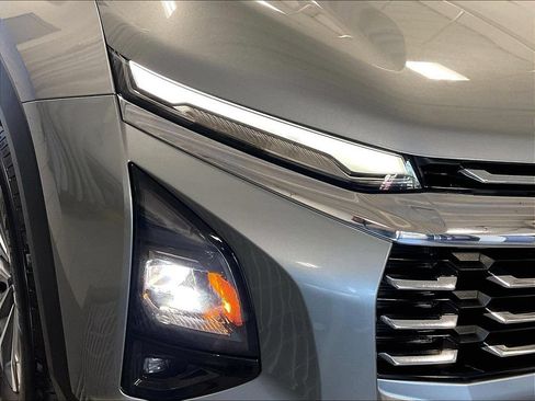 Used 2025 Chevrolet Equinox LT w/ Convenience Package II AWD/4WD image 32