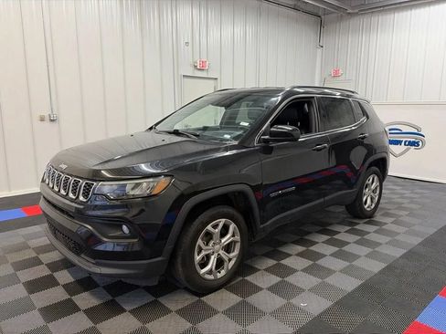 Used 2024 Jeep Compass Latitude AWD/4WD image 8
