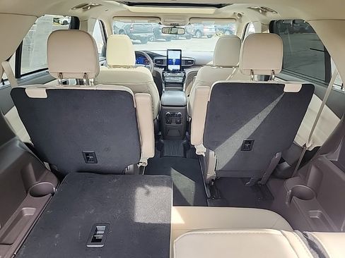 Used 2022 Ford Explorer Platinum w/ Technology Package image 31