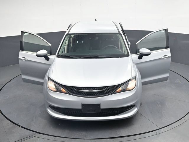 Used 2023 Chrysler Voyager LX FWD image 40