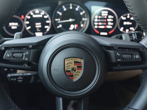 Used 2021 Porsche 911 Carrera RWD image 17