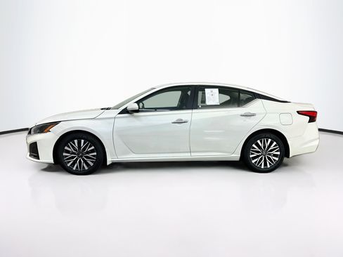 Used 2024 Nissan Altima 2.5 SV w/ SV Premium Package FWD image 4