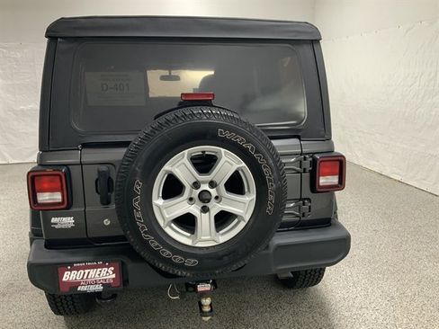 Used 2018 Jeep Wrangler Unlimited Sport AWD/4WD image 10
