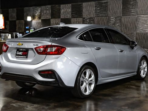 Used 2017 Chevrolet Cruze Premier w/ RS Package FWD image 9