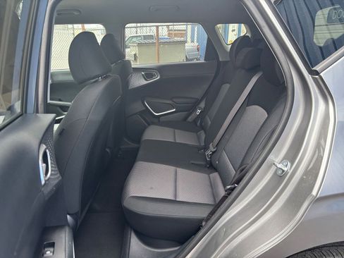 Used 2025 Kia Soul LX w/ LX Technology Package FWD image 23