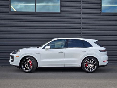 New 2026 Porsche Cayenne S AWD/4WD image 2
