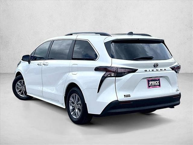 Used 2024 Toyota Sienna XLE w/ XLE Plus Package FWD image 13