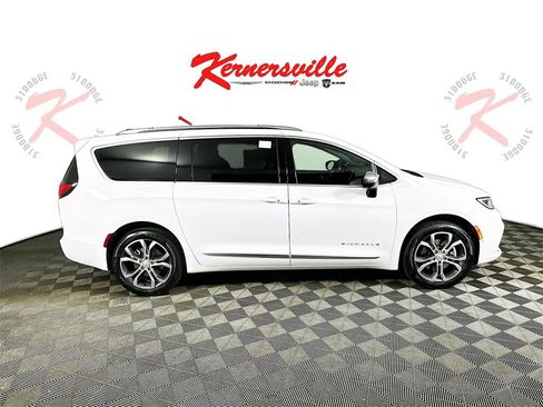 New 2026 Chrysler Pacifica Pinnacle image 8