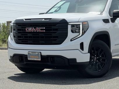 Used 2025 GMC Sierra 1500 Pro w/ Graphite Edition