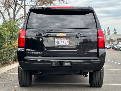 Used 2018 Chevrolet Suburban LT image 7