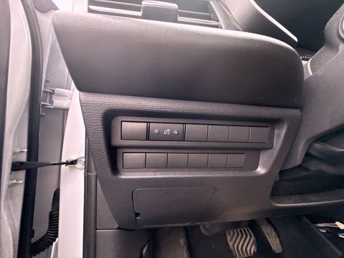 Used 2024 Mitsubishi Outlander ES AWD/4WD image 17