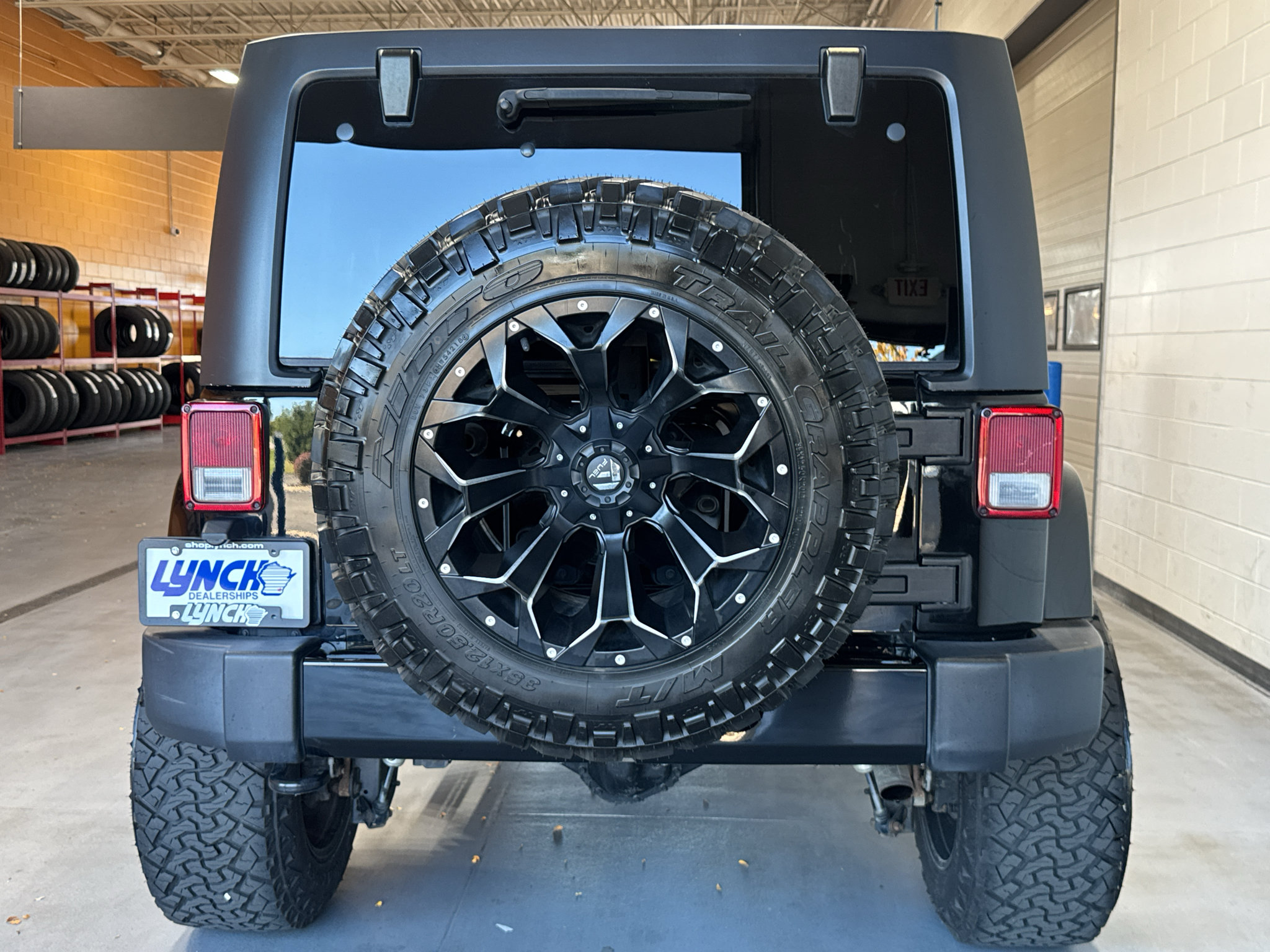 Used 2018 Jeep Wrangler Unlimited Sahara AWD/4WD image 4