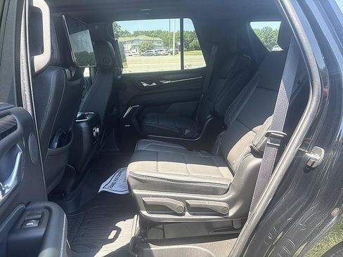 Used 2024 GMC Yukon Denali w/ Advanced Technology Package AWD/4WD image 17